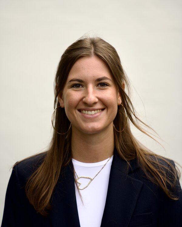 Vice Voorzitter & Penningmeester: Anouk Persyn