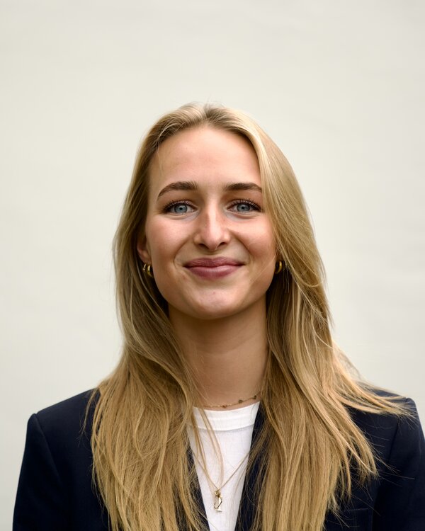 Voorzitter: Iris de Vries